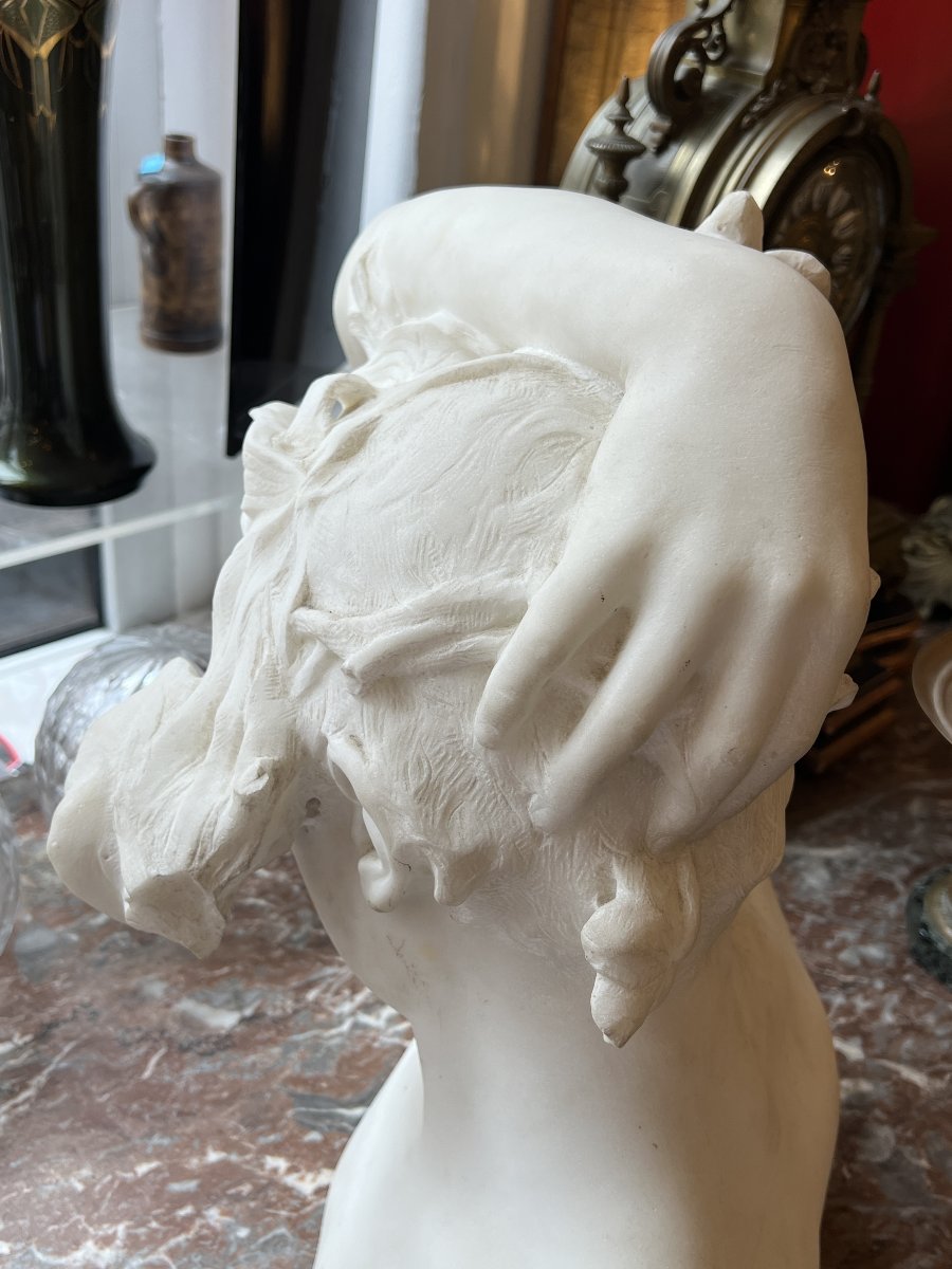 Buste de jeune femme en marbre art Nouveau École européenne, circa 1900. Hauteur 44 x L 37 cm -photo-3