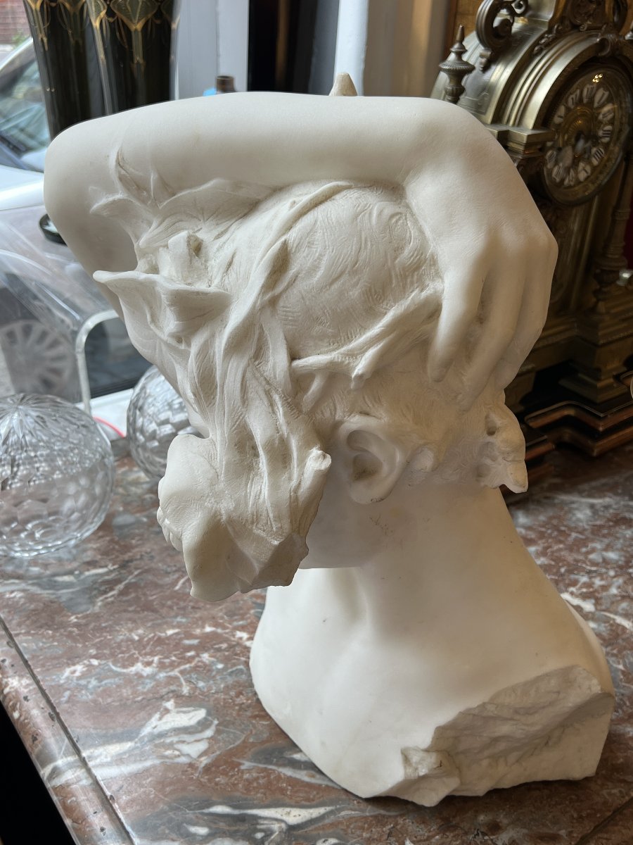 Buste de jeune femme en marbre art Nouveau École européenne, circa 1900. Hauteur 44 x L 37 cm -photo-4