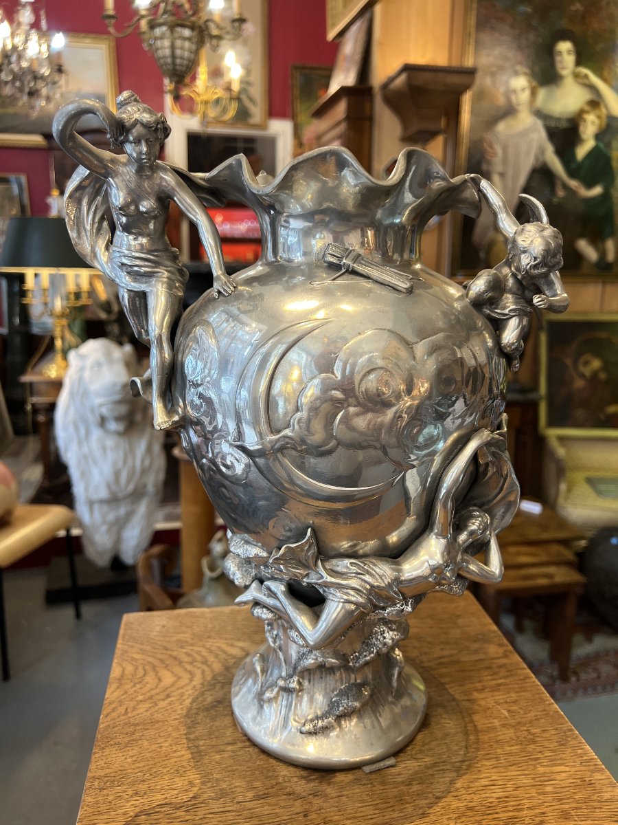 Vase art nouveau en étain pomi signé de Charles Théodore PERRON ( 1862-1934 ) décor féminin