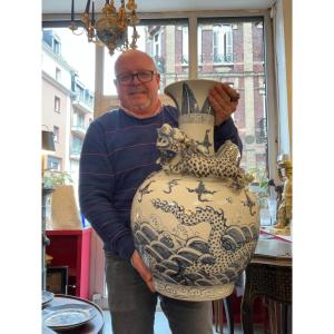 Important Vase En Porcelaine De Chine, Thianqund, XXe 63 Cm à Décor De Dragon à 5 Griffes