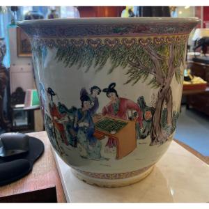 Republic China Porcelain Planter Circa 1950, 20th Century Decor Of 8 Young Women, Famille Rose
