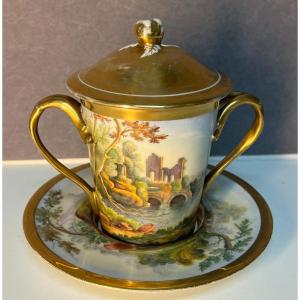 Grande Tasse Couverte  XIXe En Porcelaine Allemande Berlin Kpm Décor Lacustre