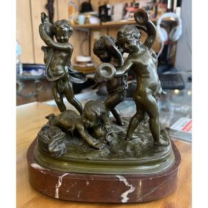 Groupe de putti musiciens en bronze du 19ème siècle sur socle en marbre, signé Claudion