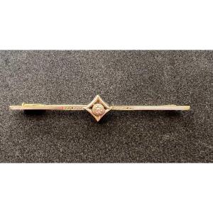 Antique Brooch In 18-karat White And Yellow Gold With A Center Diamond And Small Diamonds
