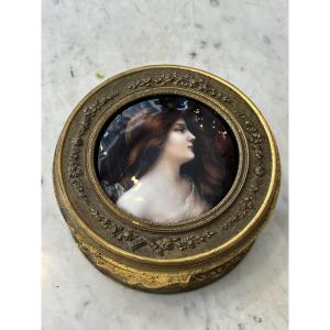 Coffret en émail de Limoges, verre gravé et bronze ciselé de Style Louis XVI, fin du XIXe