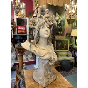 Marcel Debut, Buste en terre cuite d'une jeune femme aux fleurs, Époque Art Nouveau