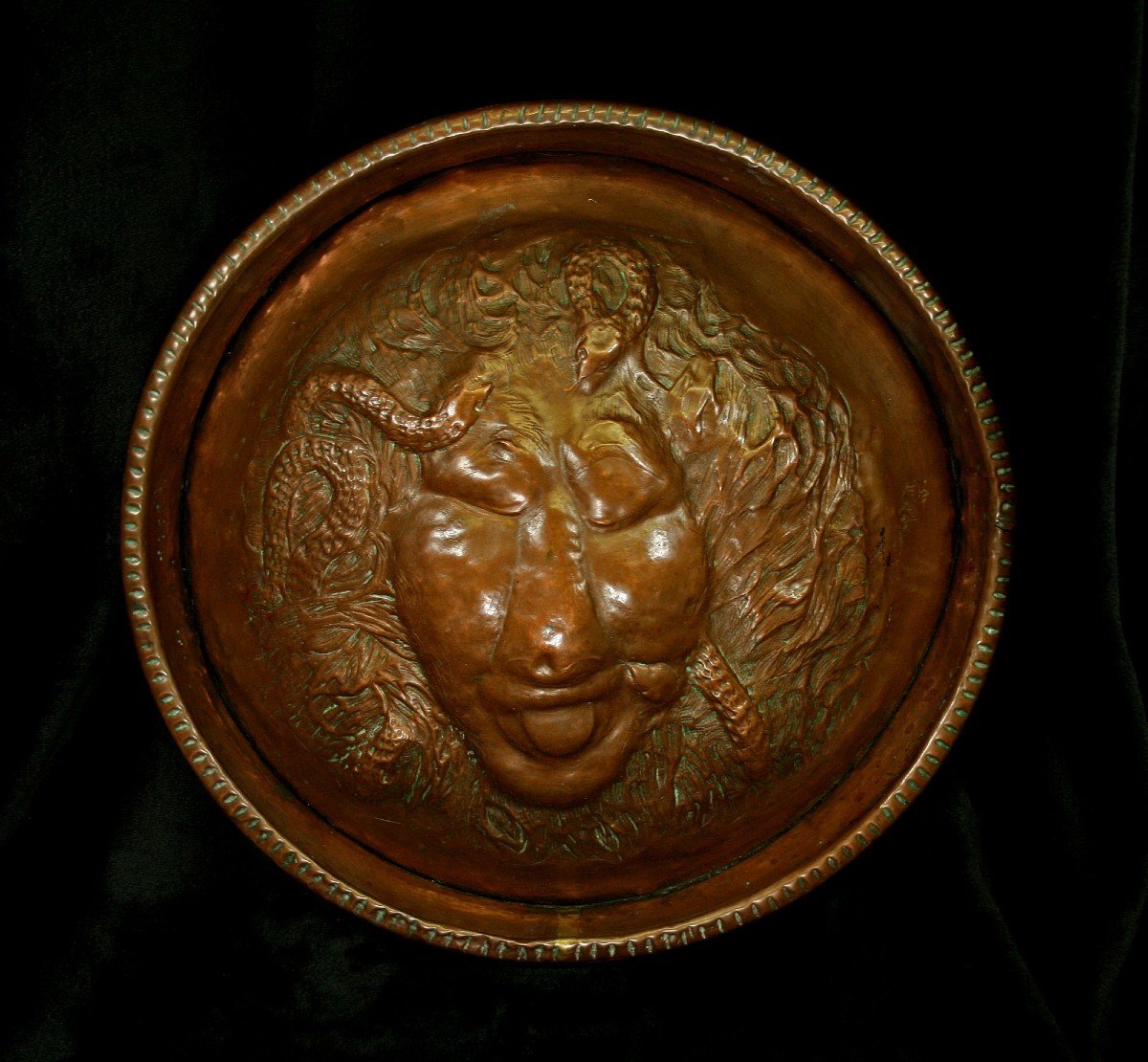 Grand Couvercle De Citerne à Vin En Cuivre Italien Antique Masque Medusa