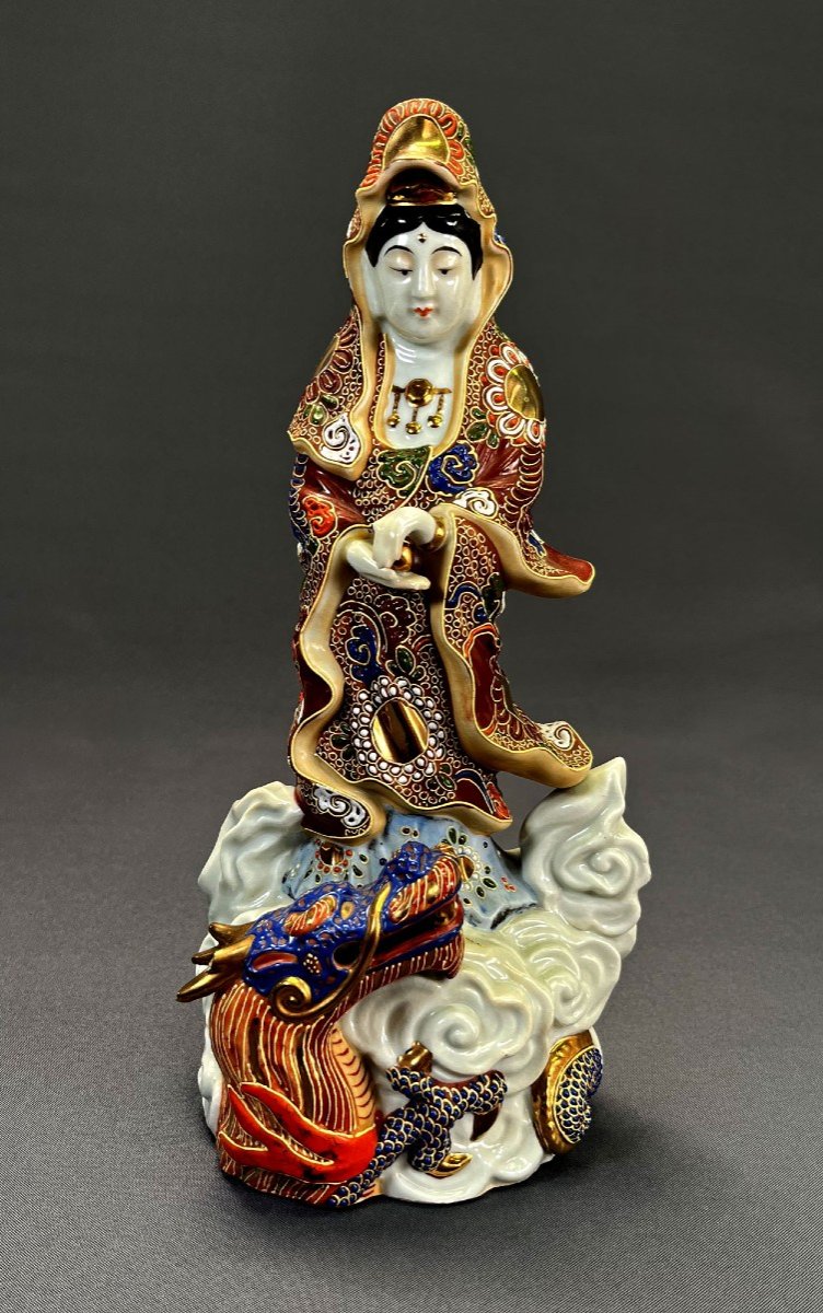 Ancien Bodhisattva Japonais Kannon Porcelaine Satsuma Dragon nuage Période Taisho