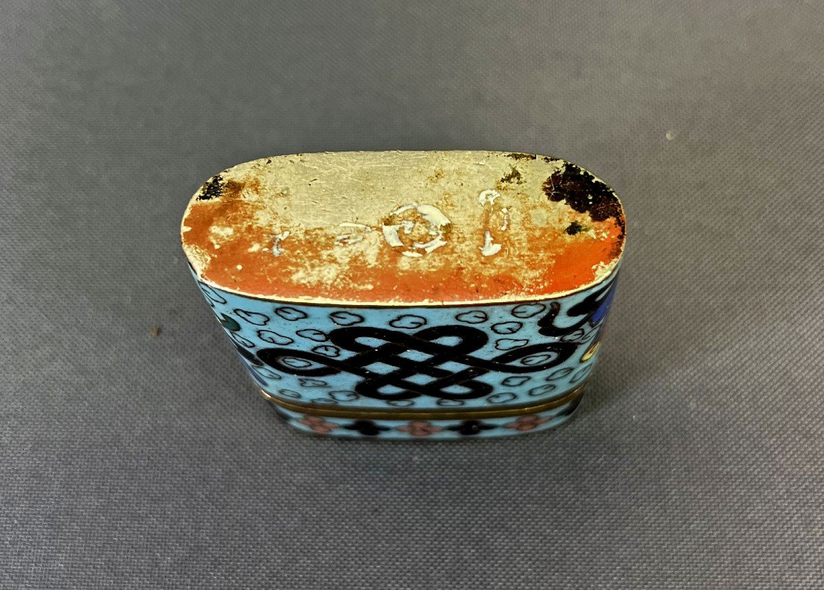 Antique Chinese Cloisonne Opium Box Endless Knot Motif-photo-1