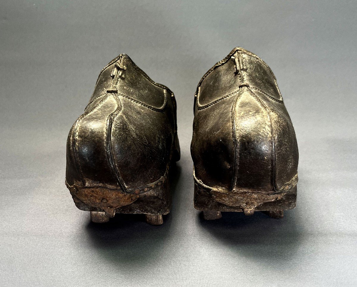 Sabots Ou Chaussures De Rizière En Cuir Et Bois Chinois Antiques-photo-1