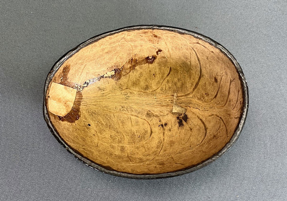 Carved Coconut Empire Period, Wedding Object, 19th Century Folk Art Bugbear Treen-photo-3