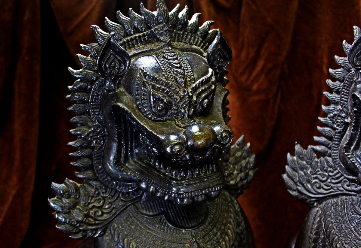 Paire De Lions Monumentaux Antiques En Bronze Thaïlandais Gardiens Du Temple Bouddhiste-photo-2