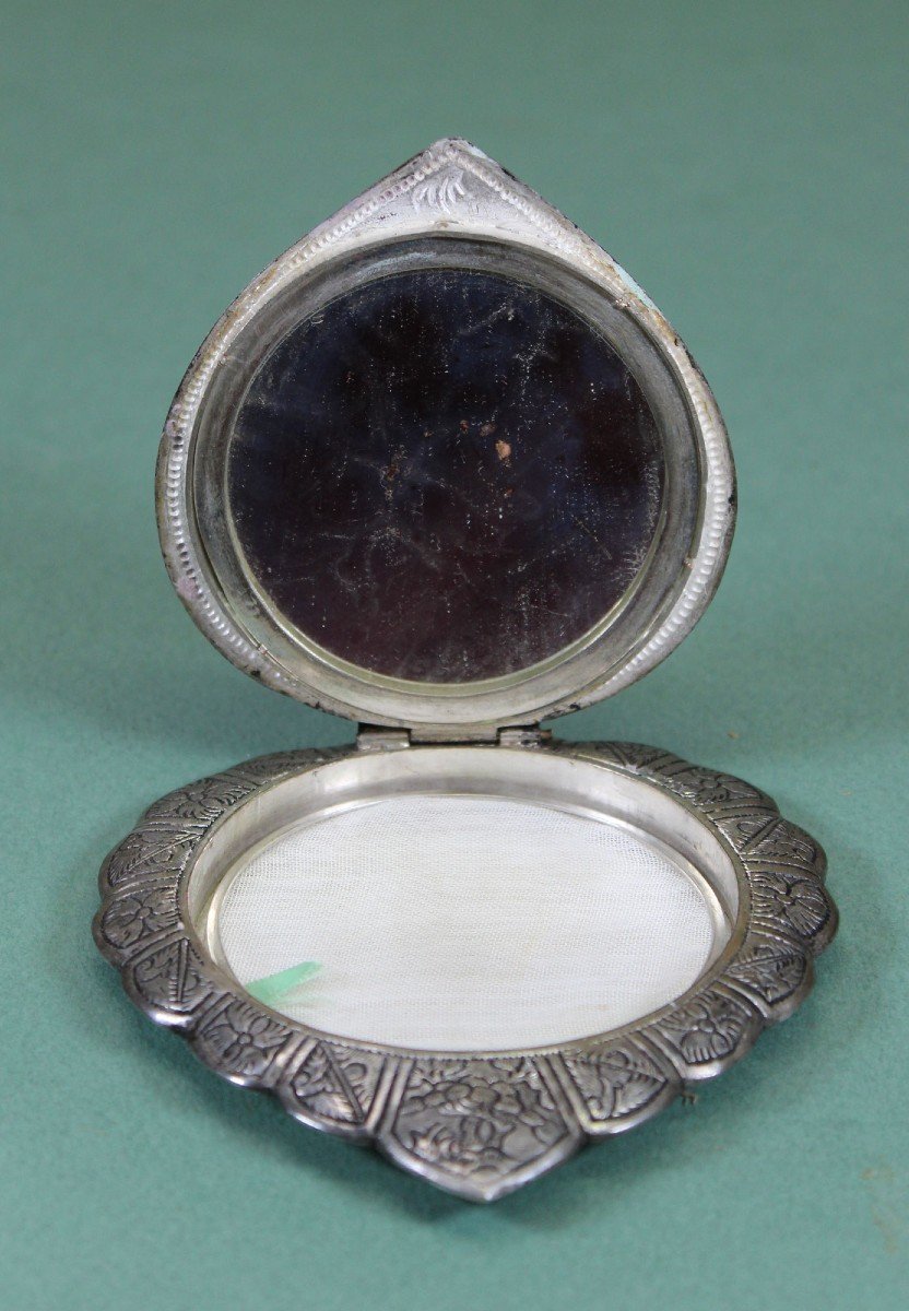 Vietnamese Antique Powder Compact With Jade Buddha-photo-3