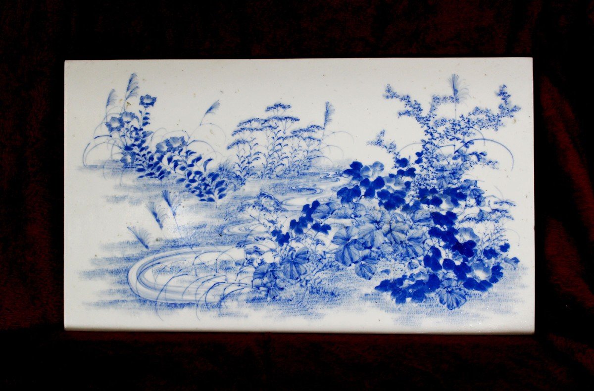 Grande Plaque Murale Antique En Porcelaine Japonaise Bleu & Blanc. Période Meiji.