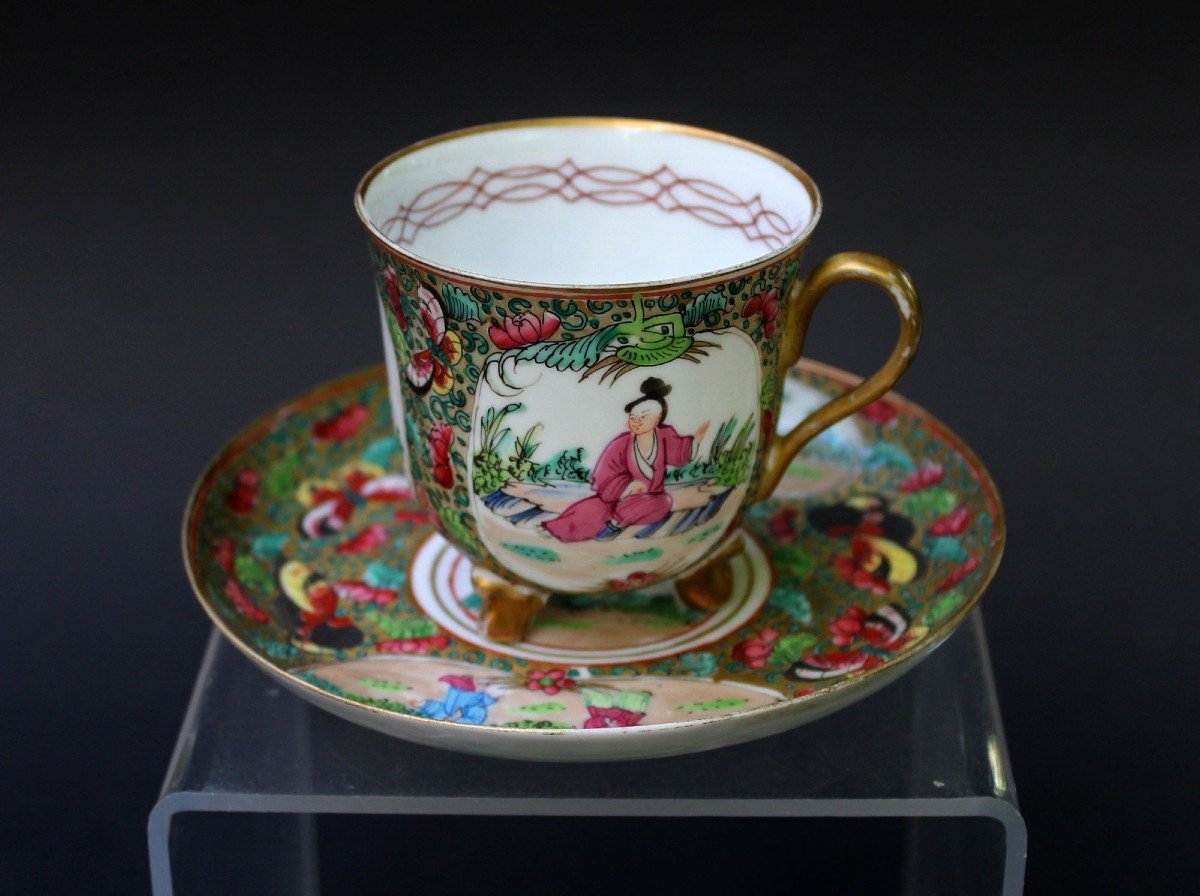 Tasse Et Soucoupe Antique En Porcelaine Famille Rose, Français XIX éme. Style Chinois.