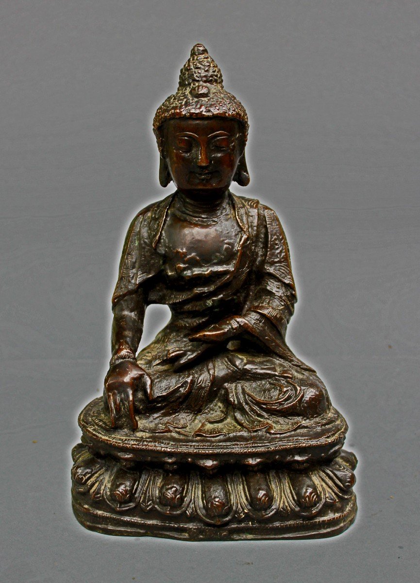 Antique Bronze Historical Buddha Bhumisparsha Mudra Sino-tibetan