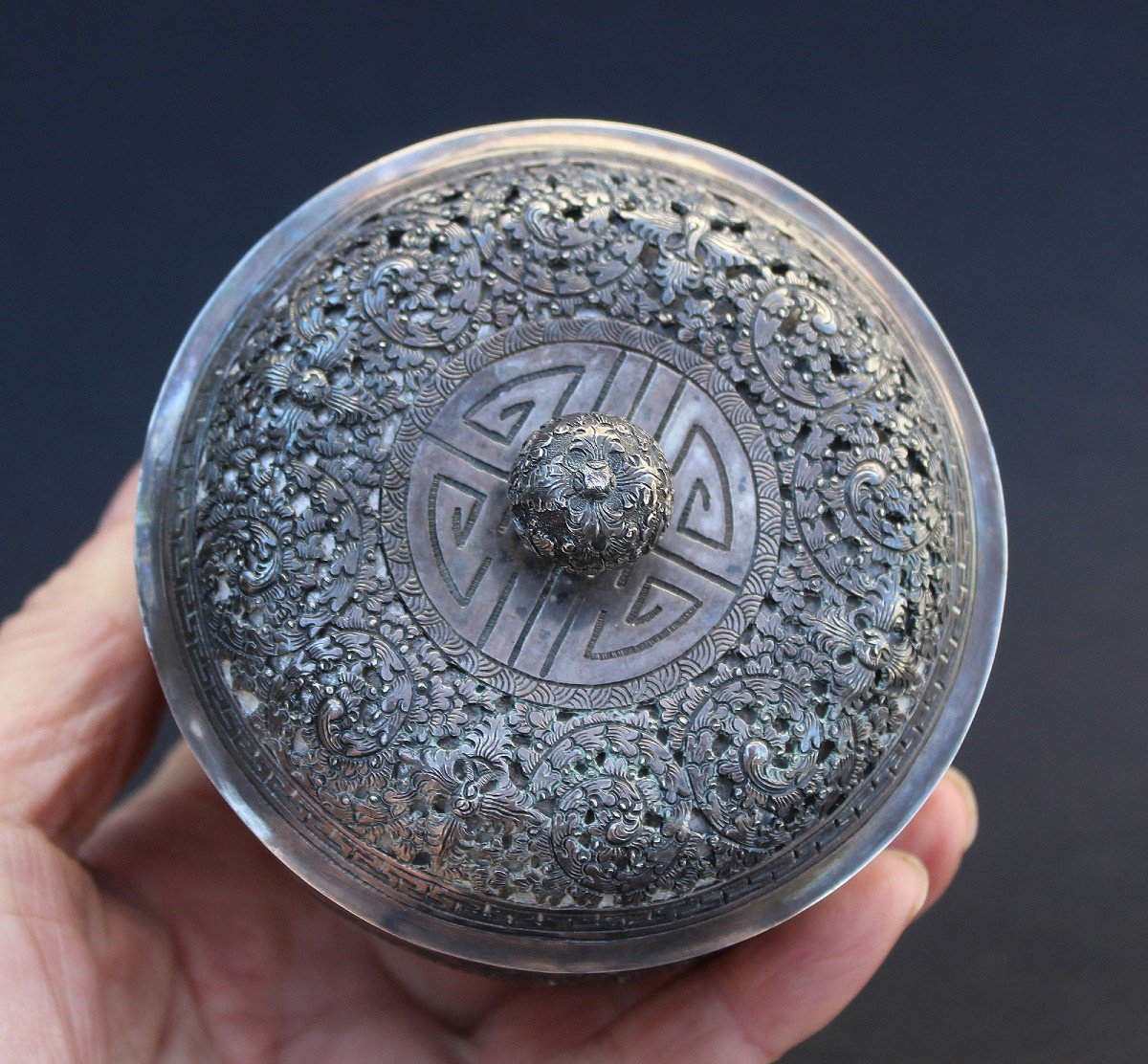 Un pot à cosmétiques et un couvercle en argent massif et verre du Vietnam antique-photo-2