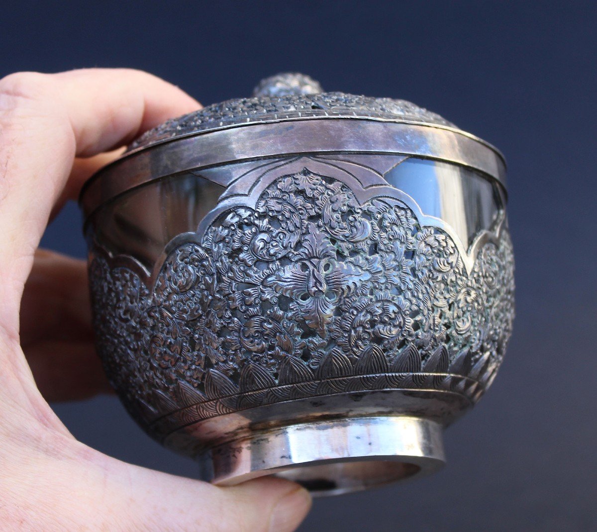 Un pot à cosmétiques et un couvercle en argent massif et verre du Vietnam antique-photo-3