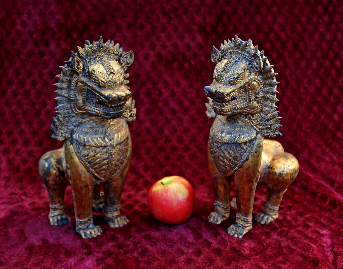 Paire De Lions Antiques En Bronze Thaïlandais Gardiens Du Temple Bouddhiste