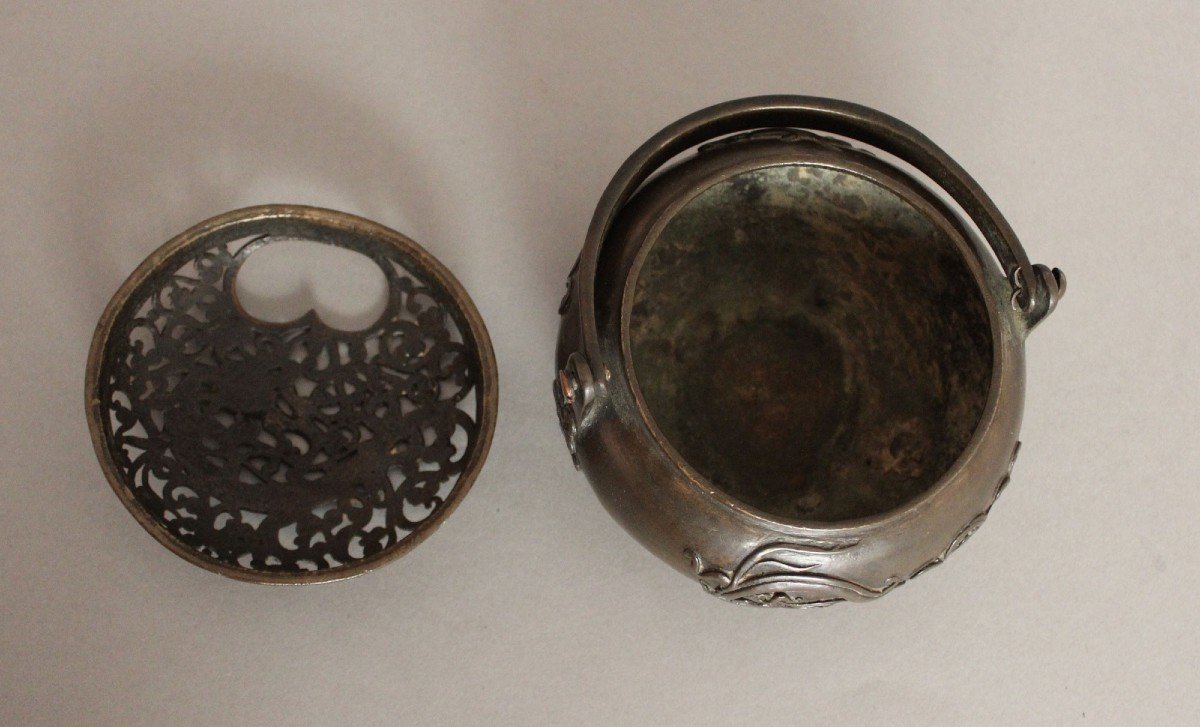 Antique Chinese Bronze Hand Warmer Ming Dynasty Chenghua Mark-photo-2