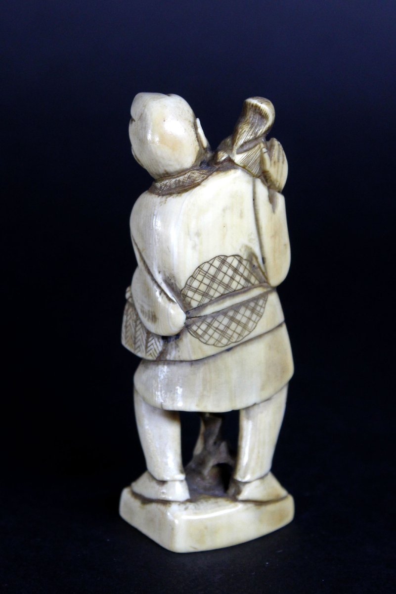 Antique Japanese Ivory Okimono, Man With Squirrel, Meiji Period, Circa 1890-1900-photo-3