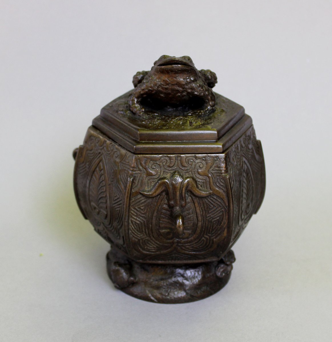 Brûle-parfum ou "koro" en bronze japonais de la période Meiji avec fleuron en forme de crapaud-photo-2