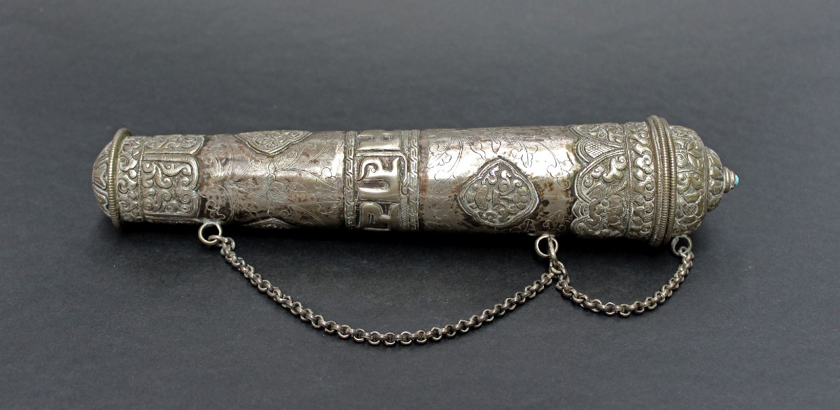 Étui de Prière Tibétain en Argent – XXe Siècle, Gau Bouddhiste, Mantra, Symboles Auspicieux