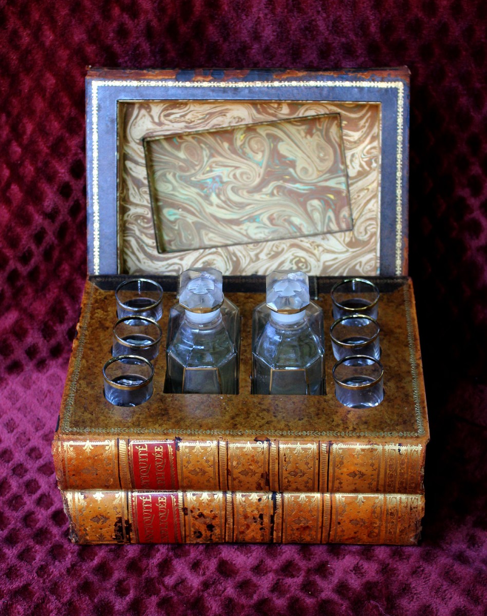 Service à liqueur secret ancien français, carafe et verres, livres anciens, Tantale            