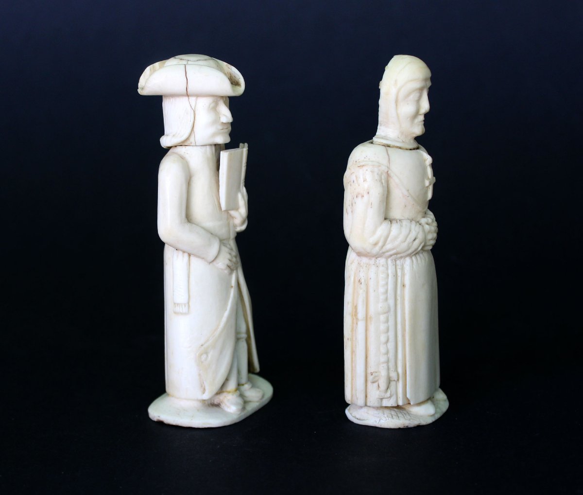 Pair Of 18th–19th Century Spanish Or Portuguese Colonial Bone Carvings – Cleric And Nun-photo-2