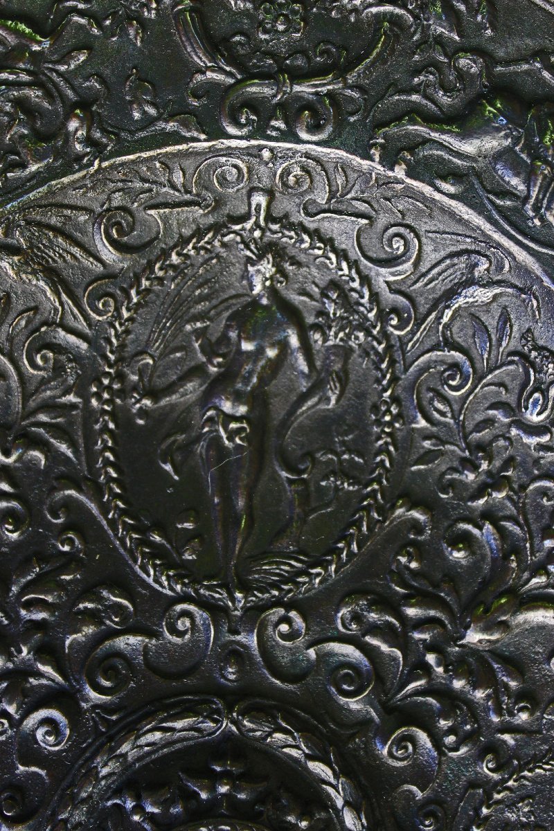 Grand plat en bronze de style Renaissance – Décor héraldique et allégorique – XVIIe ou XVIIIe -photo-4