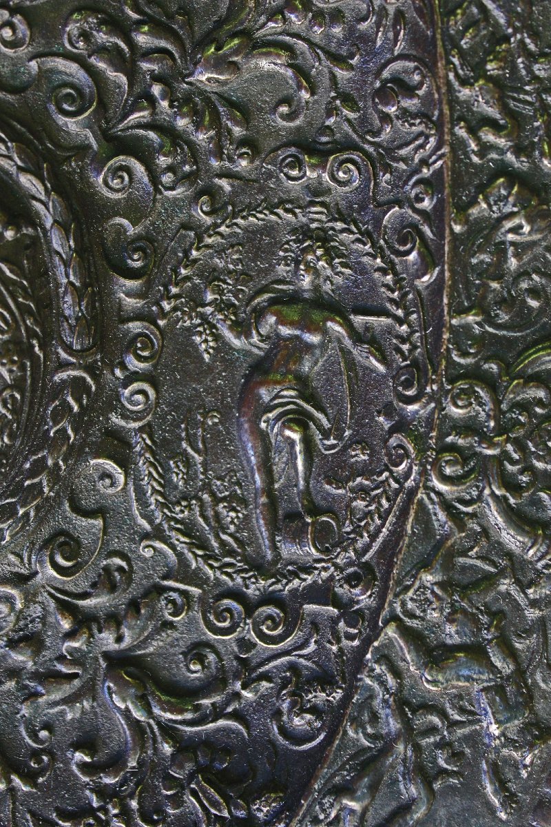 Grand plat en bronze de style Renaissance – Décor héraldique et allégorique – XVIIe ou XVIIIe -photo-1