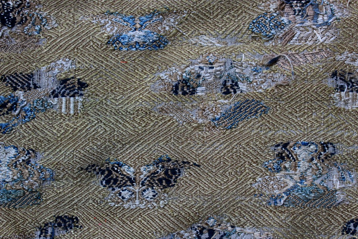 18th Century Chinese Embroidered Wool Panel – Mythical Animals And Archaic Frieze-photo-2