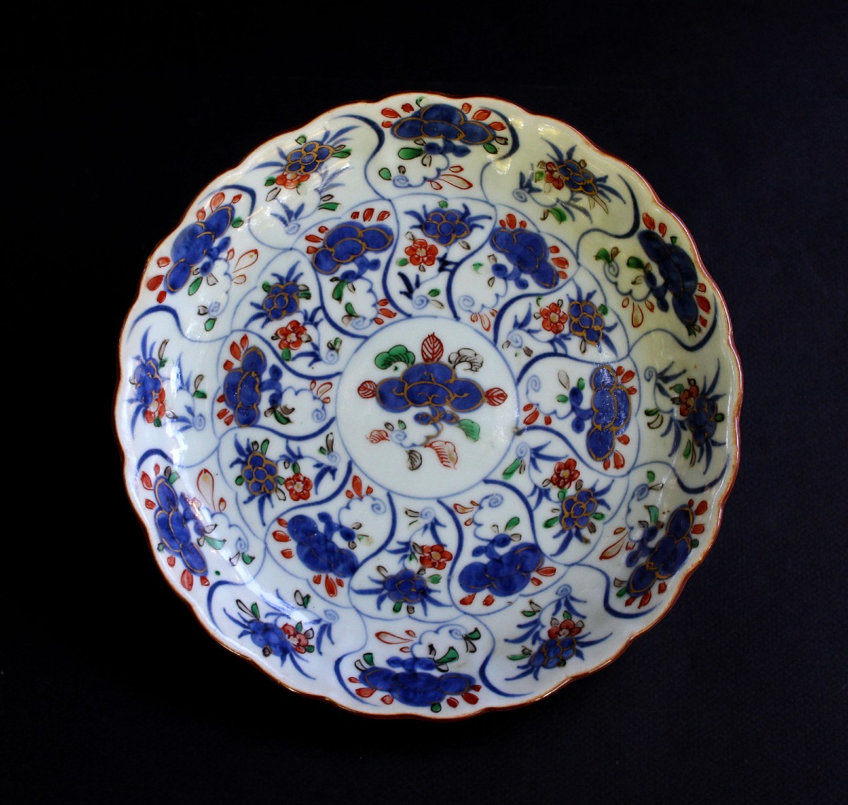 Antique Japanese Porcelain Dish From The Edo Period Arita / Imari Chinese Style