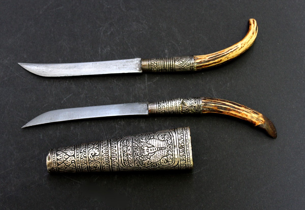 Couteaux doubles anciens en argent, Laos / Thaïlande du Nord, éléphant tricéphale, XIXe