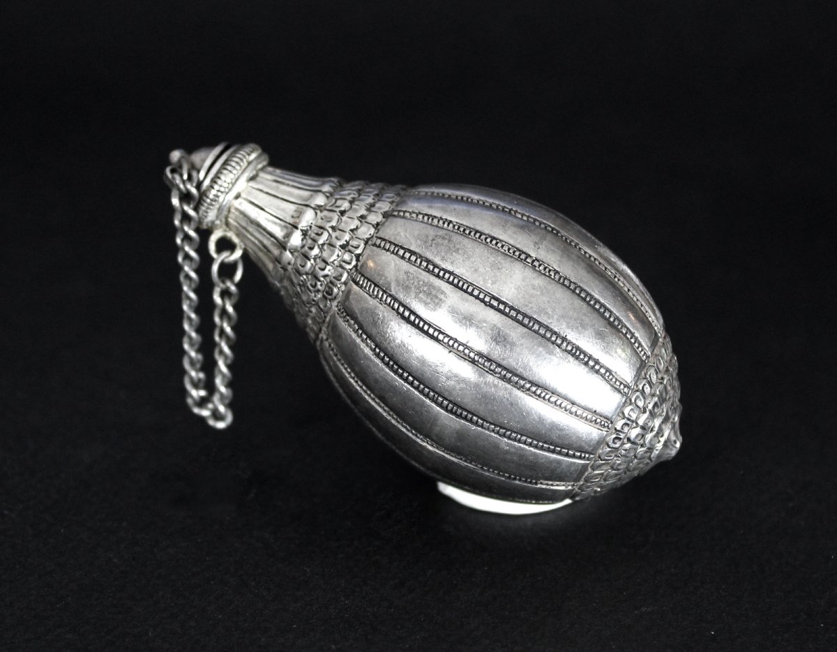 Flacon à parfum / Pomme d’ambre en argent, Indonésie, forme « Labu », vers 1900-photo-2