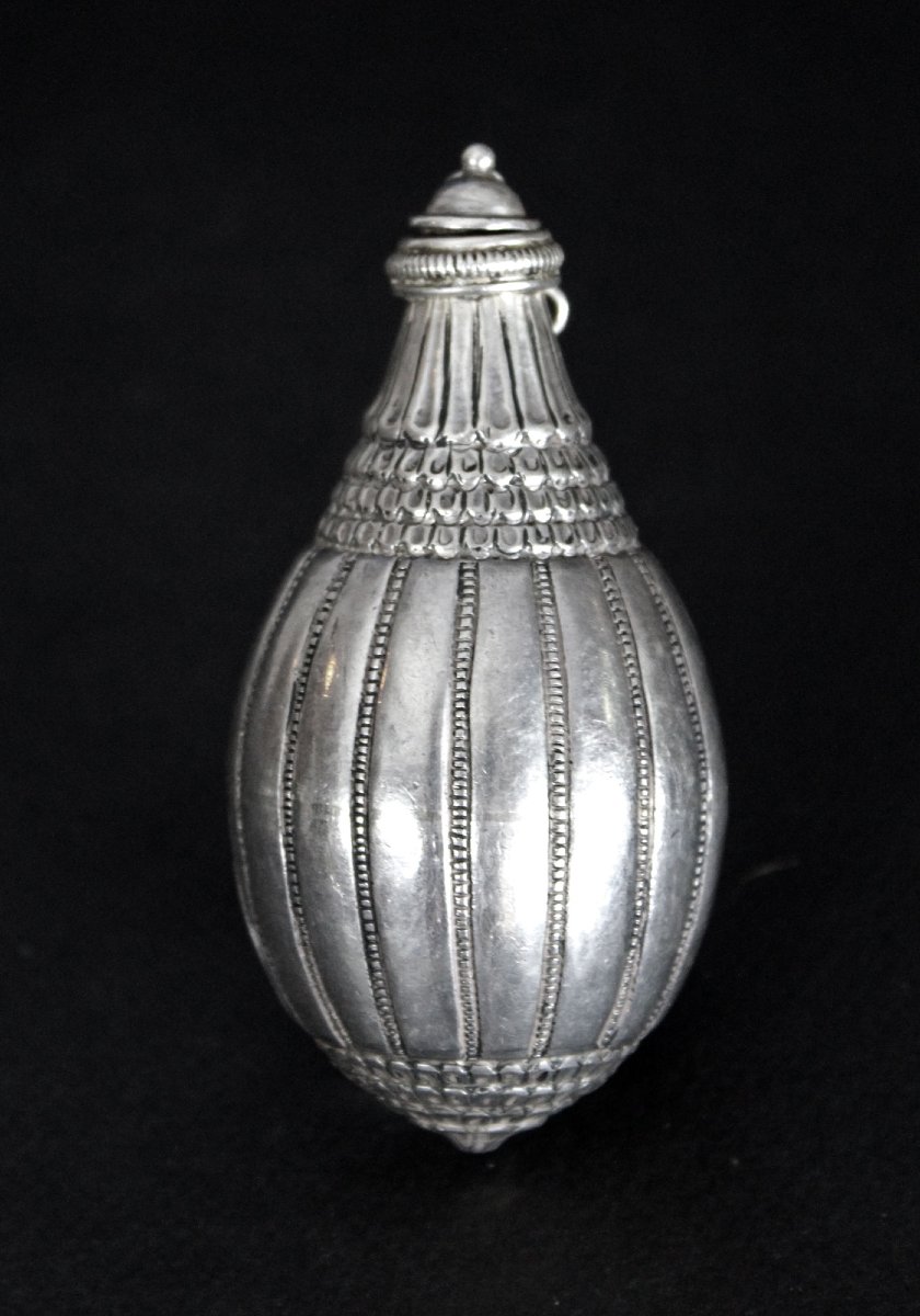 Flacon à parfum / Pomme d’ambre en argent, Indonésie, forme « Labu », vers 1900-photo-3