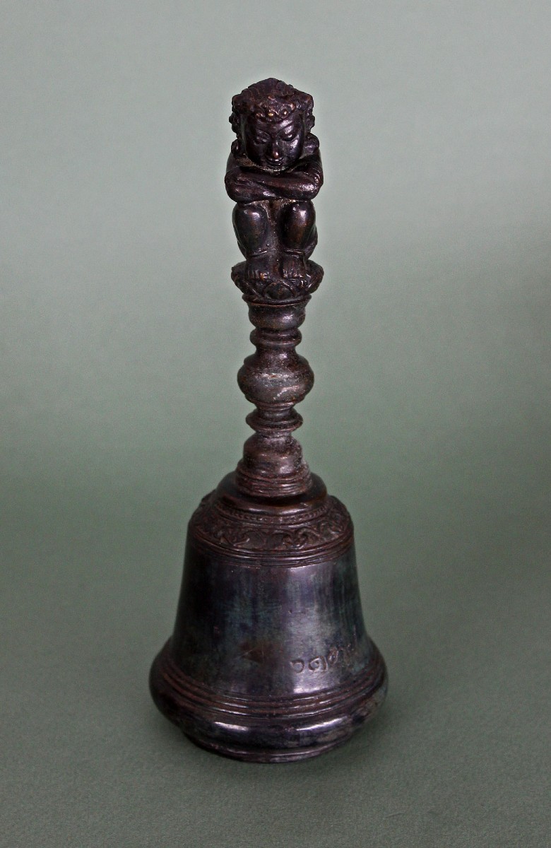 Cloche Rituelle Bouddhique en Bronze Khmer, Datée E.B. 2397 / A.D. 1854, Cambodge, XIXe siècle