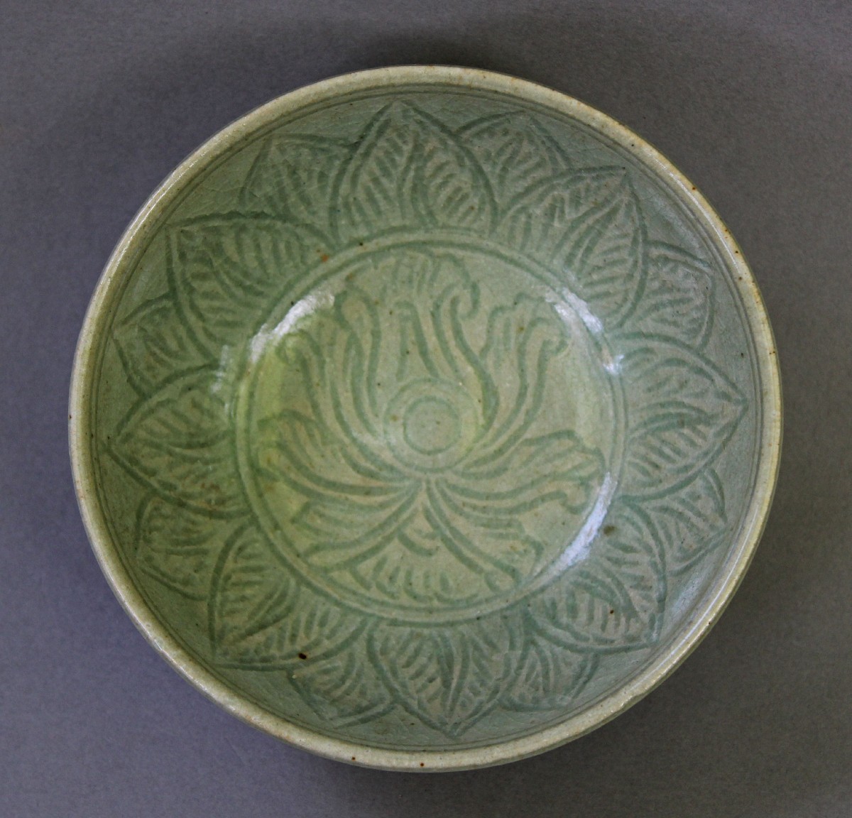 Antique Thai Carved Celadon Lotus Bowl – Sawankhalok C14th–16th
