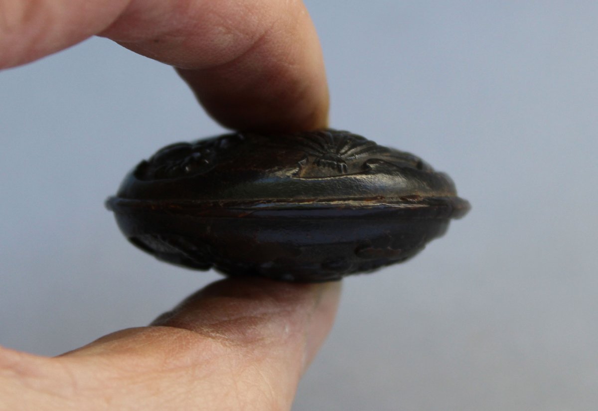 Netsuke Manju Japonais en Corne, Kanzan (Han Shan) avec Théière, Signé Masamitsu, XIXe-photo-3