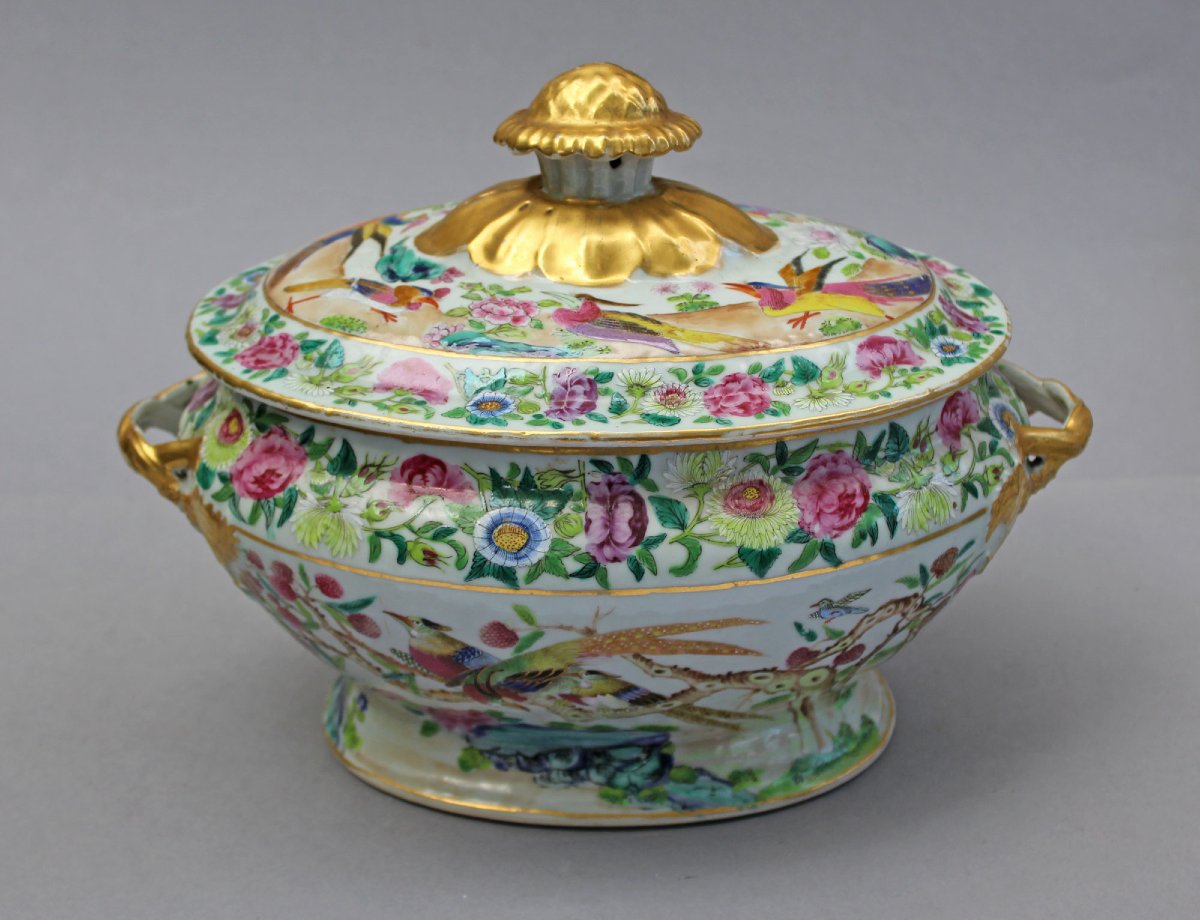 Antique Chinese Export Famille Rose Medallion Porcelain Covered Tureen, 19th Century-photo-2