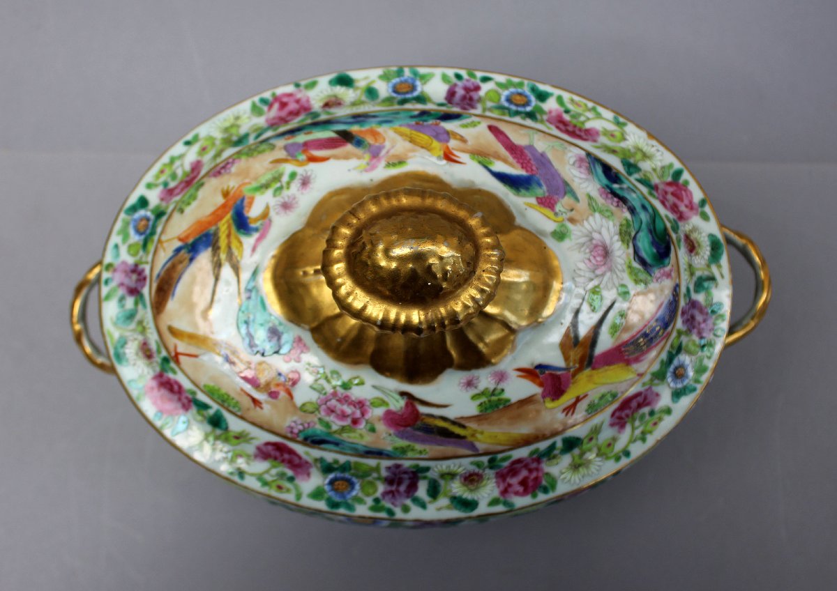 Antique Chinese Export Famille Rose Medallion Porcelain Covered Tureen, 19th Century-photo-1