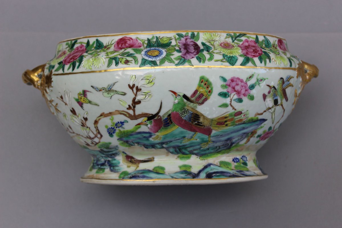 Antique Chinese Export Famille Rose Medallion Porcelain Covered Tureen, 19th Century-photo-2