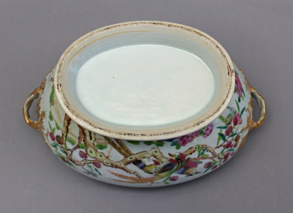 Antique Chinese Export Famille Rose Medallion Porcelain Covered Tureen, 19th Century-photo-4