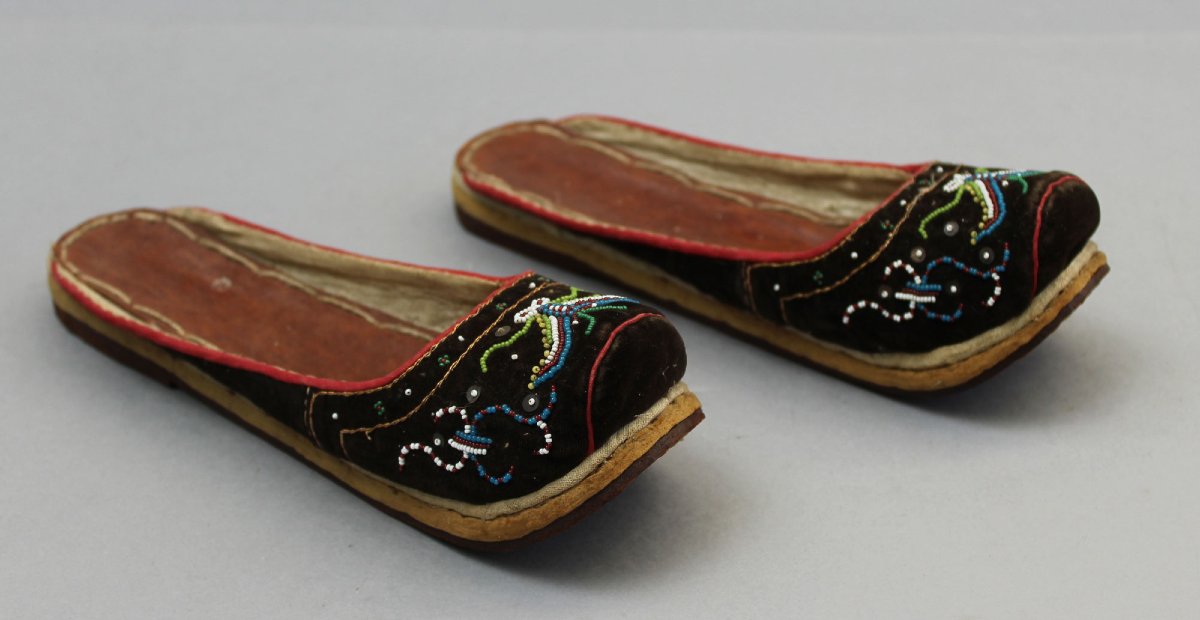Anciennes Pantoufles de Mariage Péranakan Nyonya en Velours Perlées, Chinoises des Détroits, -photo-2
