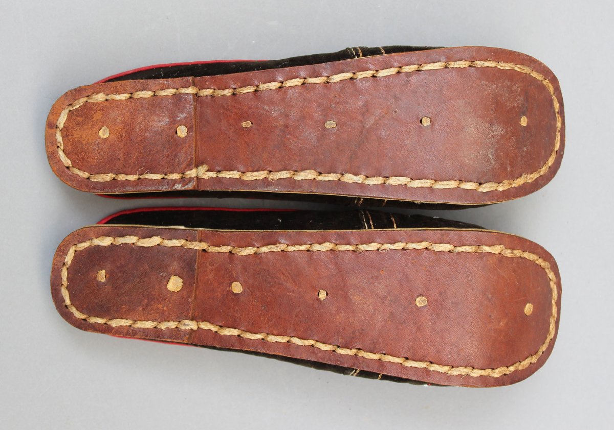 Anciennes Pantoufles de Mariage Péranakan Nyonya en Velours Perlées, Chinoises des Détroits, -photo-2
