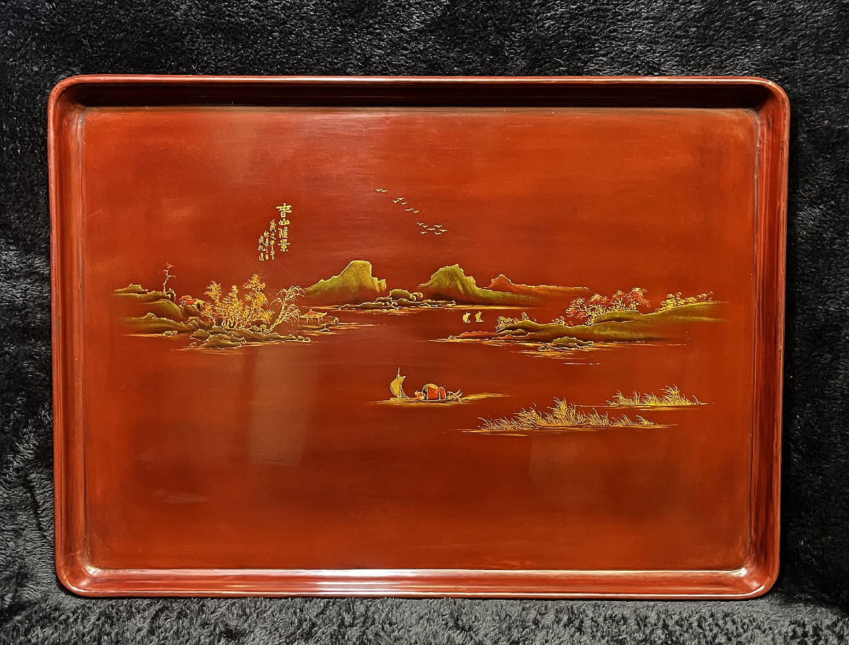 Plateau en laque vietnamienne par Thanh Le, « Paysage Auspicieux », 56,5 × 40,3 cm, milieu XXe