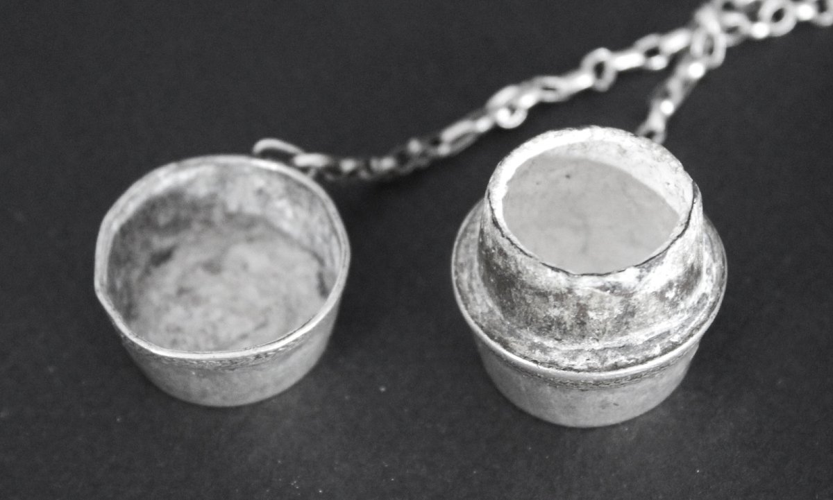 Vietnamese Silver Betel Lime Box With Tools, French Indo-china Coin Lid, 1902-photo-4