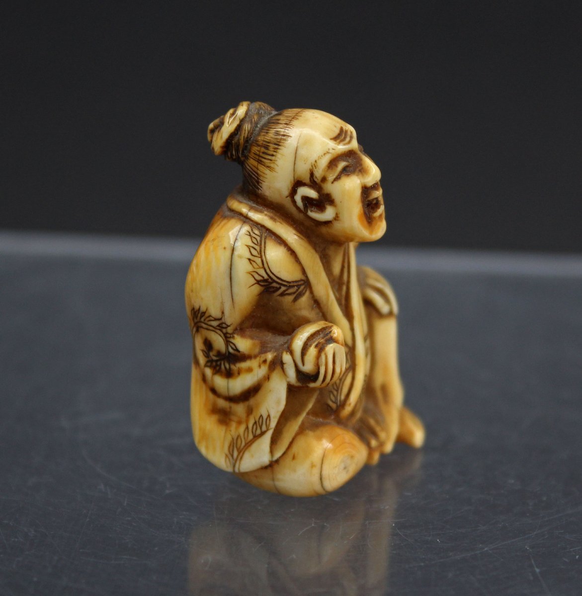 Antique Japanese Edo Period Ivory Netsuke Seated Storyteller Or Comic Actor With Clam C19th-photo-4