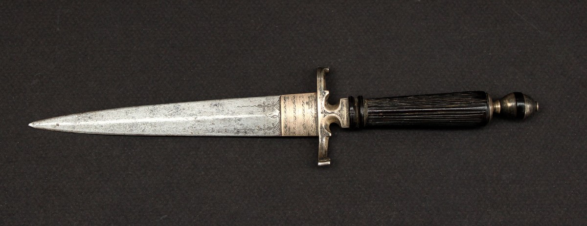 Antique Tuareg Dagger With Engraved Blade And Ebony Handle, Late 19th Century