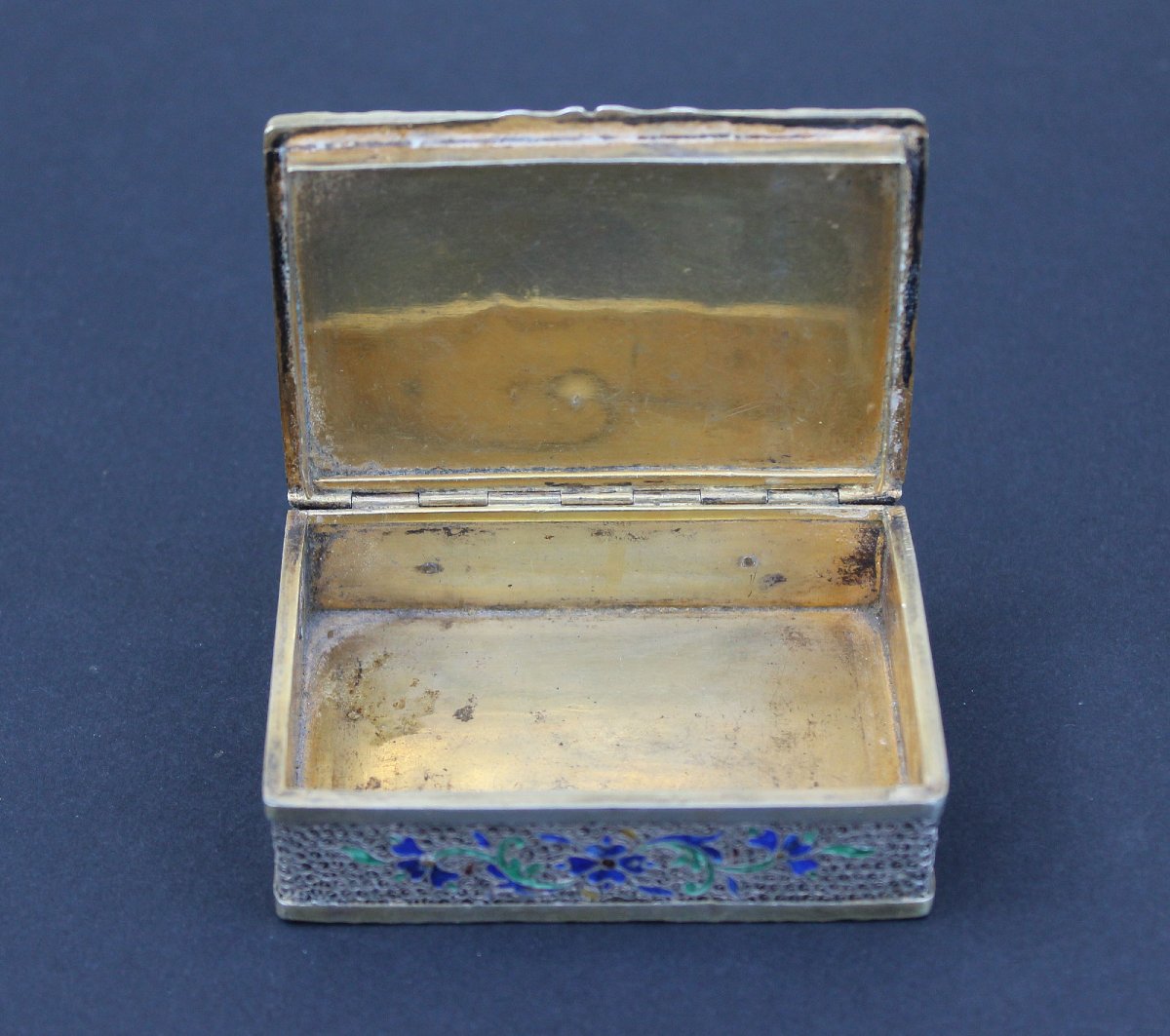 Tabatière chinoise ancienne en argent filigrané et émaillé, travail du XIXe siècle.-photo-4